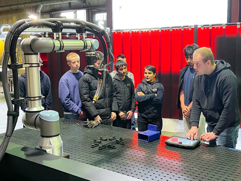 Schüler der Hauptschule am Wilzenberg besuchen MEILLER in Schmallenberg