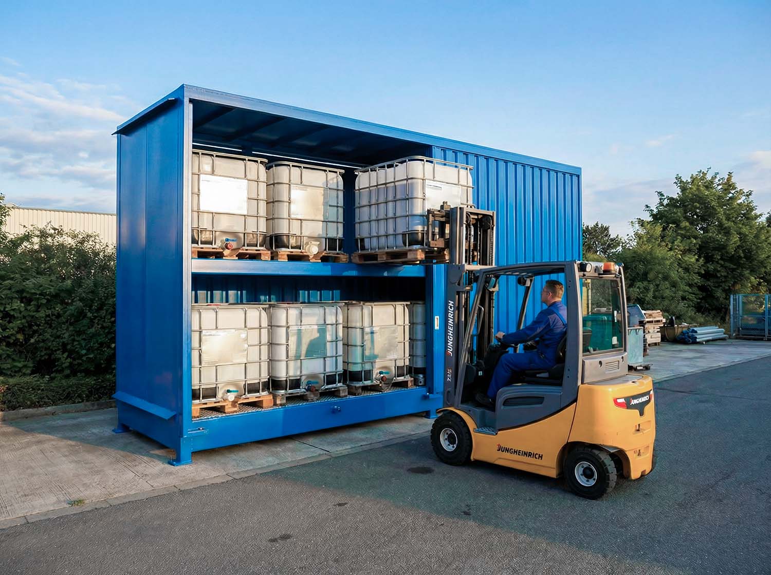 Gefahrstoff-Regalcontainer für 12 IBCs von MEILLER