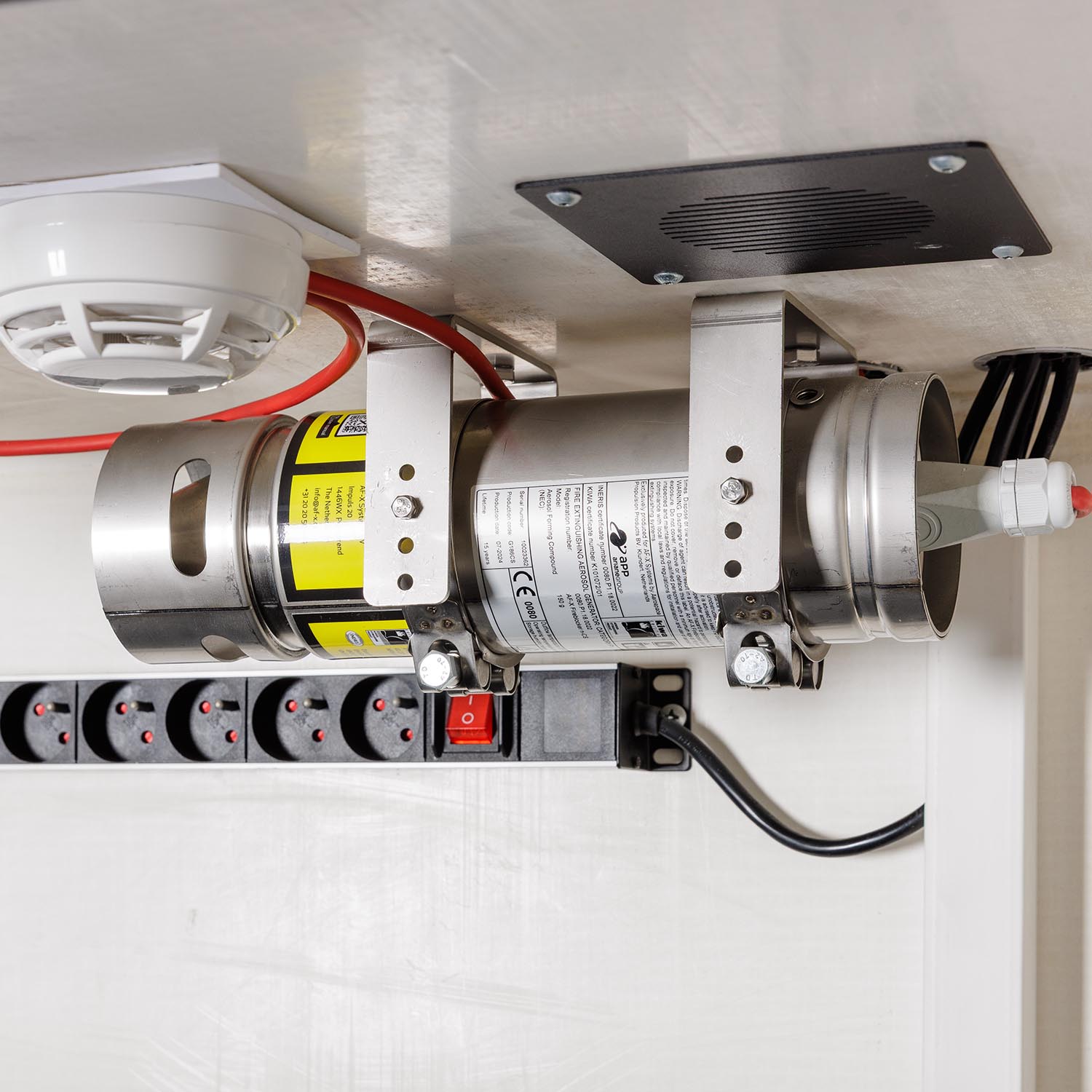 LOXC2000 Lithium-Akku-Ladeschrank LOXXER, optionale Aerosol-Löscheinheit, VDMA-zertifiziert, 765x1142x2040mm Detail (2)