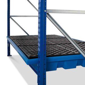 Fass-Spannklauengreifer aus Edelstahl (V2A) für stehende 220 l L-Ring-Fässer Fass-Spannklauengreifer Produktbild Regalwanne aus Polyethylen (PE) mit PE-Gitterrost für Fachbreite 1780 mm